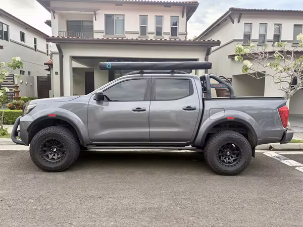Vendo Nissan Frontier EX 4X4 con garantía de agencia muy poco kilometros