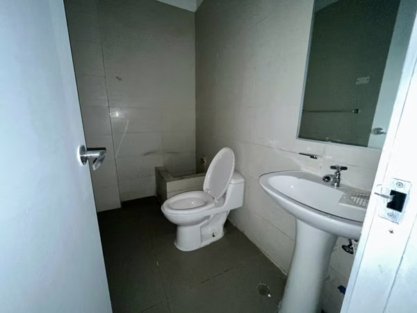 Local Comercial de 160mts2 en Plaza con Parking Techado - Vía Porras | GALT