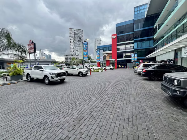 Local Comercial de 160mts2 en Plaza con Parking Techado - Vía Porras | GALT