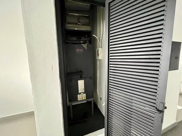 Local Comercial de 160mts2 en Plaza con Parking Techado - Vía Porras | GALT