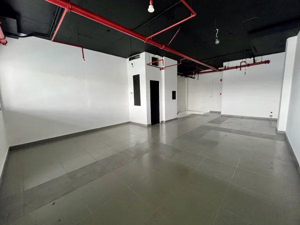Local Comercial de 160mts2 en Plaza con Parking Techado - Vía Porras | GALT