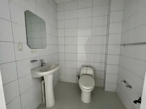 Local Comercial de 160mts2 en Plaza con Parking Techado - Vía Porras | GALT