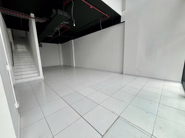 Local Comercial de 160mts2 en Plaza con Parking Techado - Vía Porras | GALT