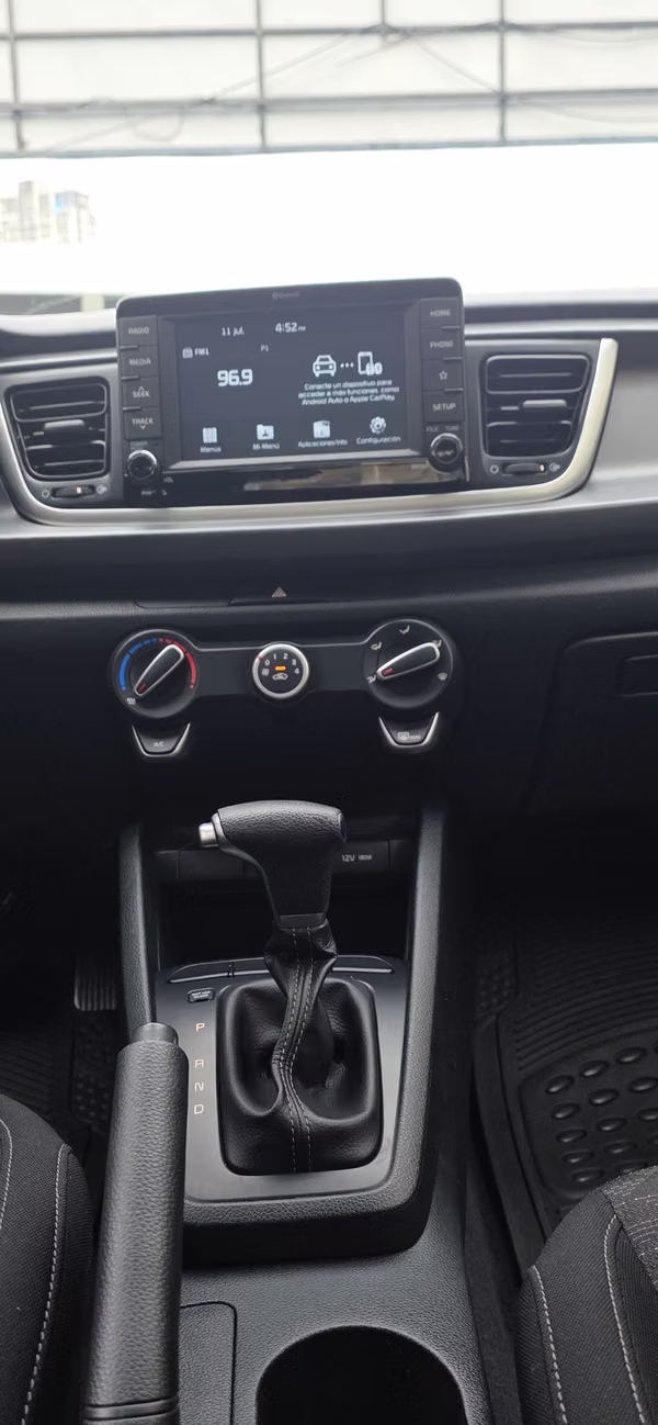KIA RIO AUTOMÁTICO 2020
