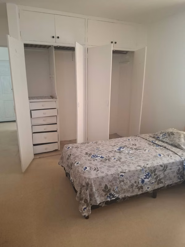 Alquilo hab cómoda grande closet amplio amueblada