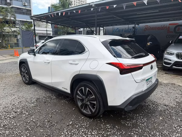 Lexus UX 250h 2022