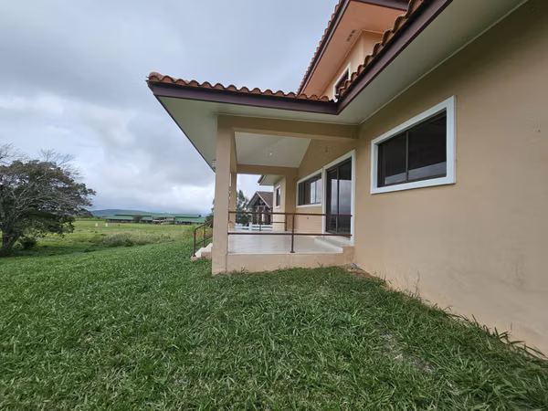 MOVE-IN READY HOME  EQUESTRIAN COMMUNITY, BOQUETE