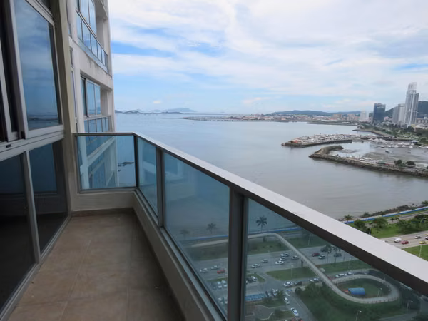 Apartment for sale on Avenida Balboa LC26-1378