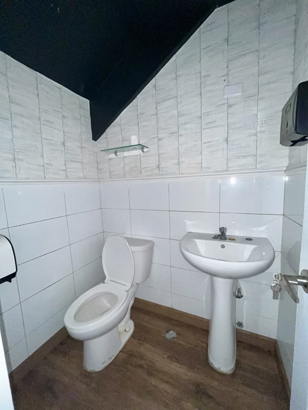 90 m² Commercial Space on Vía Porras | GALT