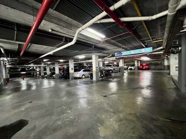 90 m² Commercial Space on Vía Porras | GALT