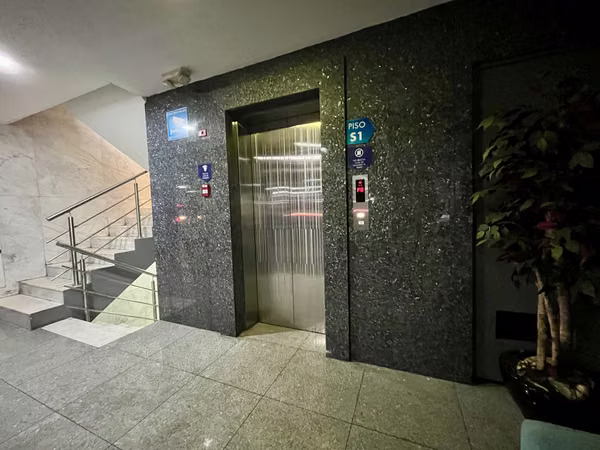 90 m² Commercial Space on Vía Porras | GALT