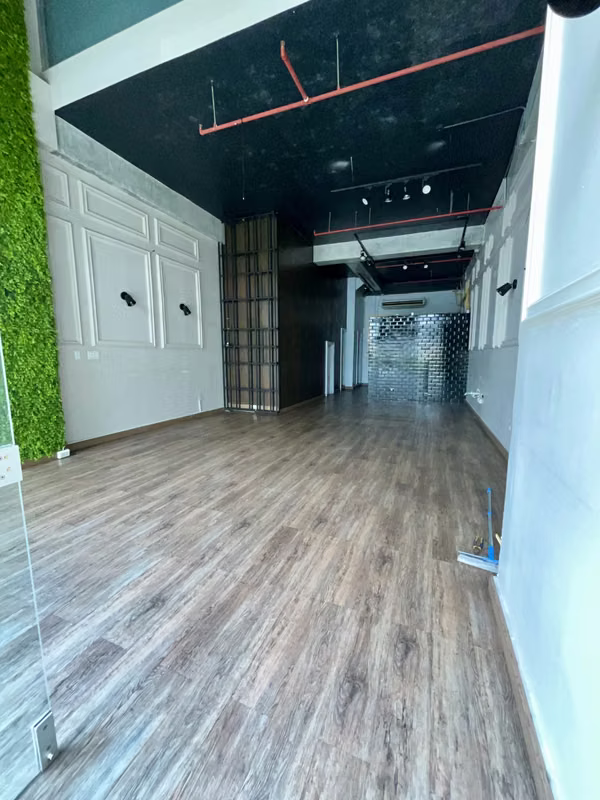 90 m² Commercial Space on Vía Porras | GALT