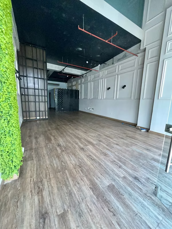 90 m² Commercial Space on Vía Porras | GALT