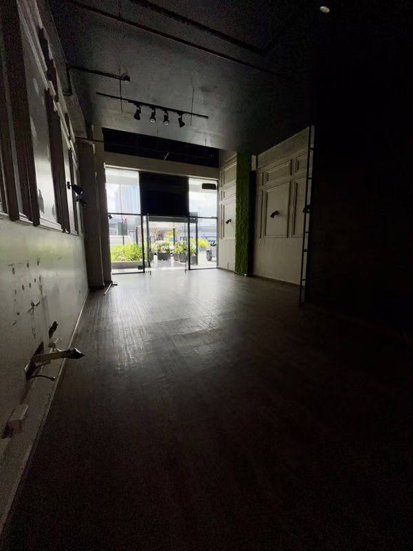 90 m² Commercial Space on Vía Porras | GALT