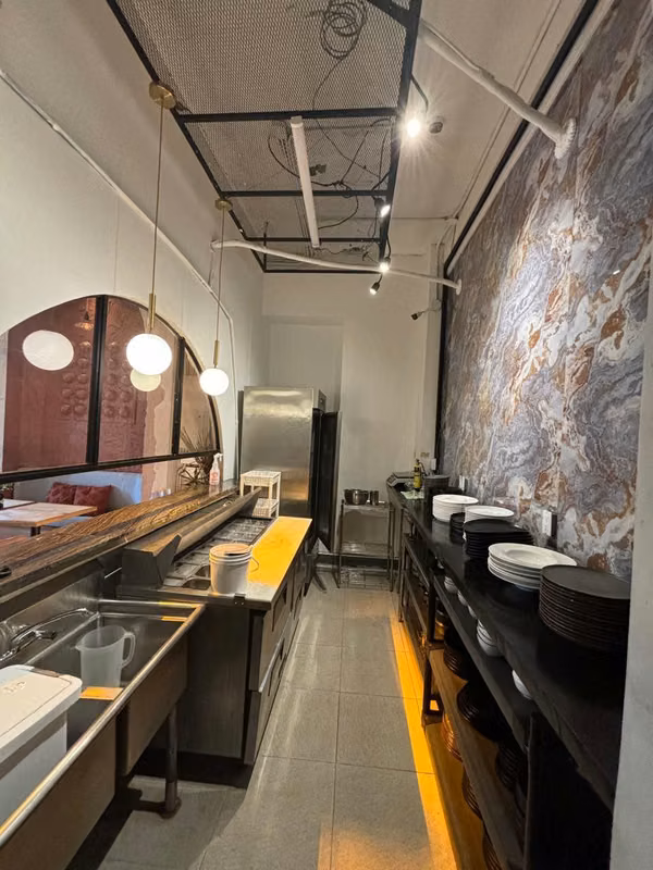 Commercial Building for Lease in Casco Antiguo MFR2075