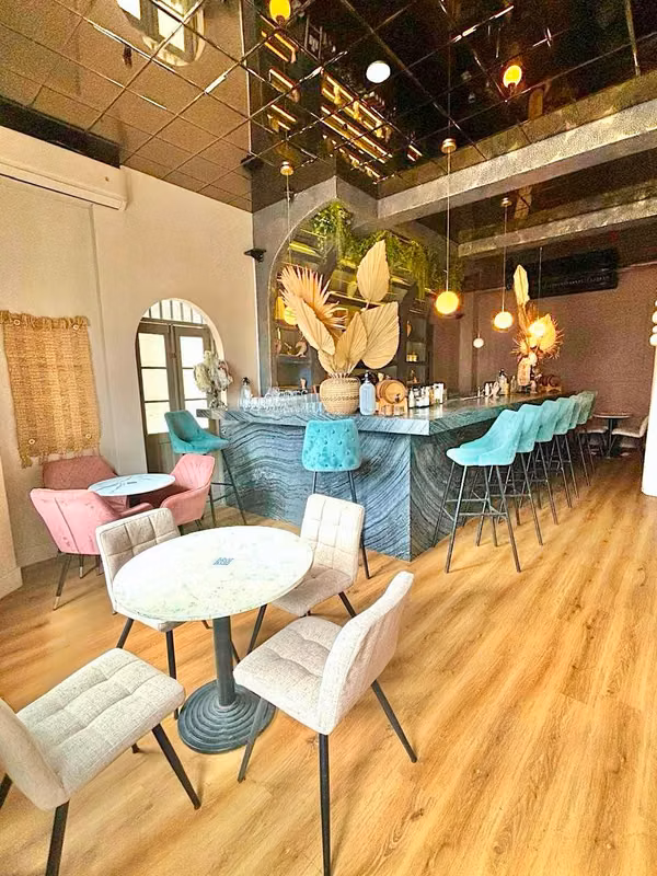 Commercial Building for Lease in Casco Antiguo MFR2075