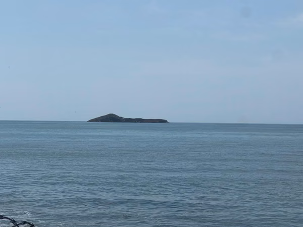 AVAILABLE BEACHFRONT HOUSE - FARALLÓN