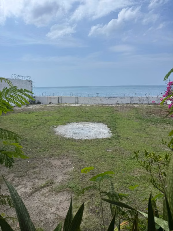 AVAILABLE BEACHFRONT HOUSE - FARALLÓN