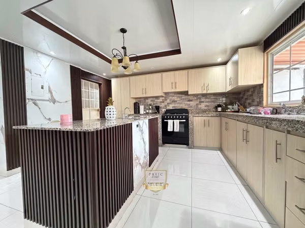 VENTA DE CASA DE ESQUINA EN DON BOSCO