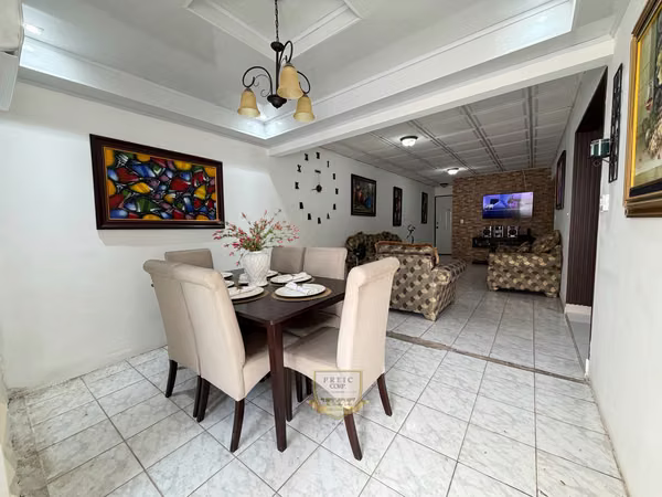 VENTA DE CASA DE ESQUINA EN DON BOSCO