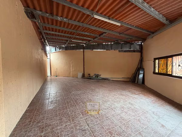 VENTA DE CASA DE ESQUINA EN DON BOSCO