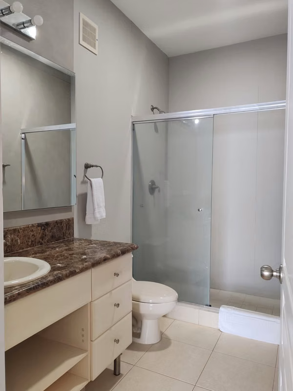 Apartamento en Avenida Balboa, PH Vista del Mar, Frente al Mar, Full Amoblado