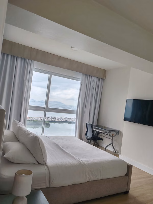 Apartamento en Avenida Balboa, PH Vista del Mar, Frente al Mar, Full Amoblado