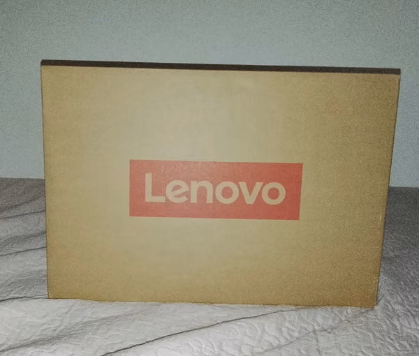 Lenovo IdeaPad Slim 3 15AMN8 – ¡Nueva, sin uso! Ryzen 3 | 8GB RAM | 512GB SSD