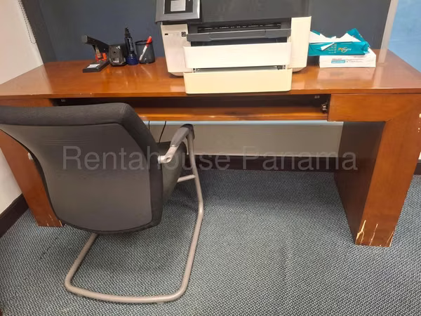 Alquiler de oficina de 100m2 amoblada en Marbella