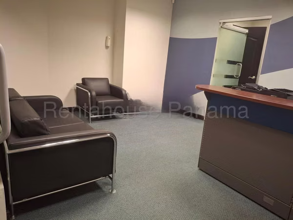 Alquiler de oficina de 100m2 amoblada en Marbella