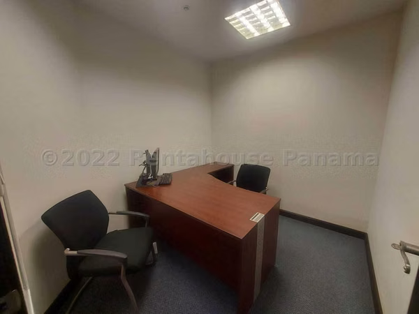 Alquiler de oficina de 100m2 amoblada en Marbella