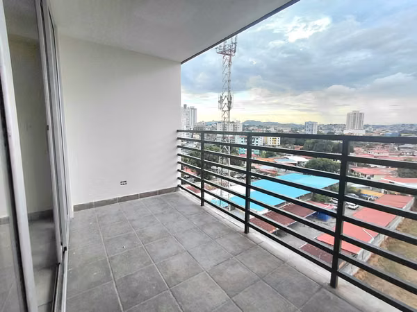 Apartamento en alquiler en Parque Lefevre PH Santerra