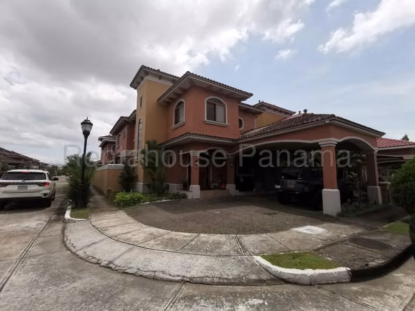 Spacious House for Sale in Costa Sur 27*684Mfk