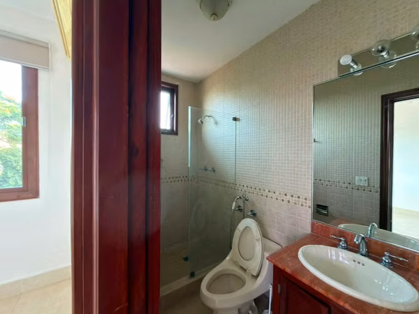 House in Costa del Este (Private Residential Area I) with parking for four cars and a spacious yard.