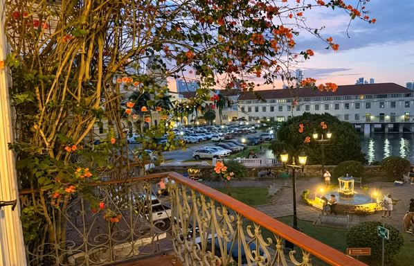Furnished Apartment in Casco Antiguo | 2 Bedrooms | With Balcony and Sea View