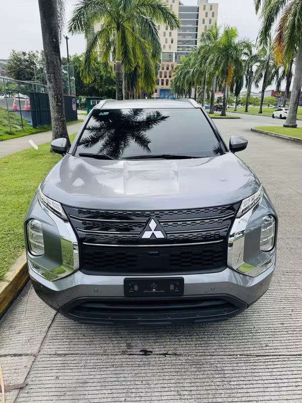 Mitsubishi Outlander M-Line 2024 - Único dueño