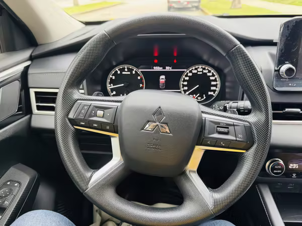 Mitsubishi Outlander M-Line 2024 - Único dueño