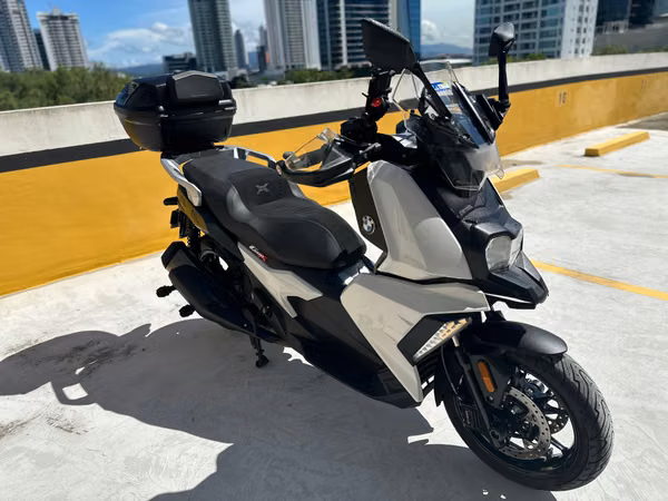 Se Vende BMW C400X 2020 – Excelente Estado