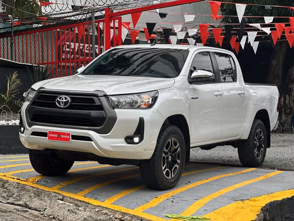 TOYOTA HILUX 2024
