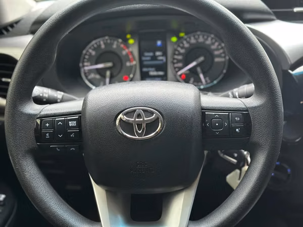 TOYOTA HILUX 2024
