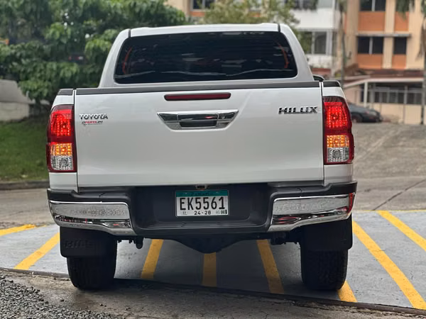 TOYOTA HILUX 2024