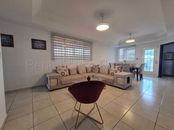 Casa en alquiler de 133m2 en Villa Lucre