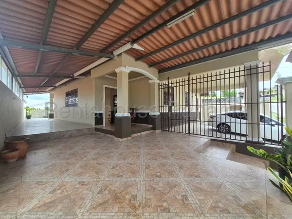 Casa en alquiler de 133m2 en Villa Lucre