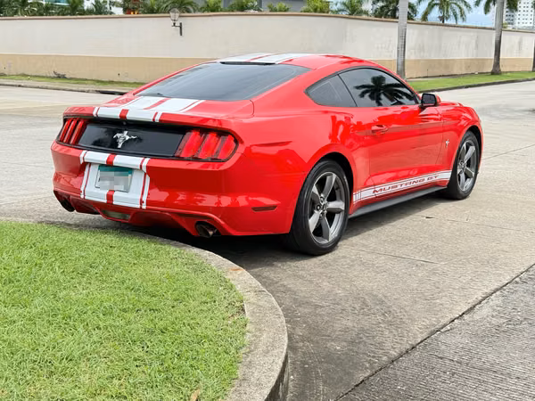 Ford Mustang 2015 a solo $15,500 Negociable