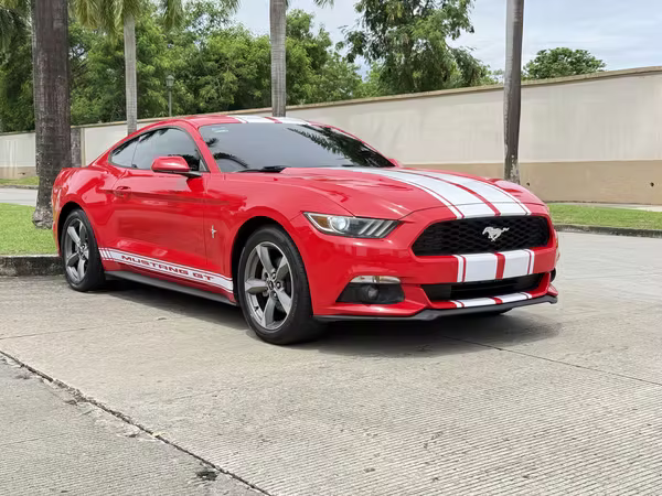 Ford Mustang 2015 a solo $15,500 Negociable