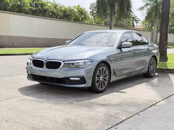 BMW 520i 2020 a solo $17,900 Negociable