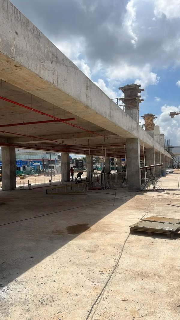 Rental - 124; Commercial - From 32 Mts2 - 124; La Chorra - Plaza La Onda and El Fuerte