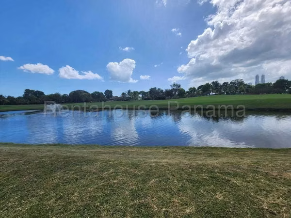 Apartment for Sale in Santa Maria J766GRR