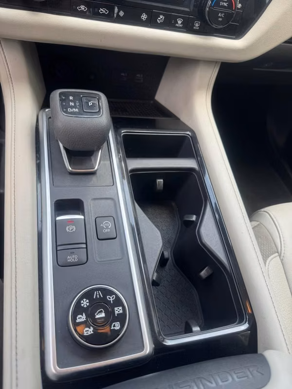 ¡Se Vende Nissan Pathfinder SL 4WD 2024!
