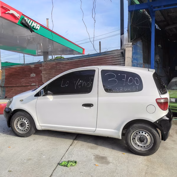 Toyota Yaris 2003 bien conservado y económico